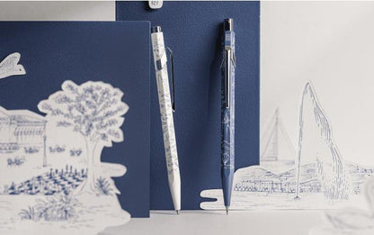 Limited Edition set BallPoint + Mechanish Potlood Caran D'ache 849 Toile de Jouy wit en blauw